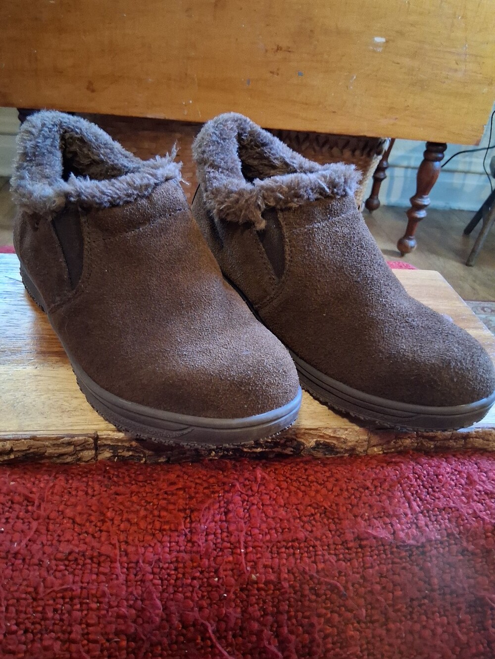 Minnetonka Womans Brown Suede Faux Fur-Lined Slip-On Shoes SZ 8